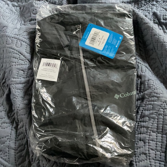 Colombia waterproof rain jacket. - Picture 4 of 5